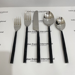 Ensemble de couverts en acier inoxydable Midnight Elegance, manches noires, design luxueux, compatible lave-vaisselle et congélateur, léger - Product Image 6