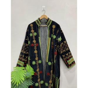 เสื้อแจ็คเก็ตยาวผ้ากำมะหยี่ปักลายดอกไม้สีดำพรีเมียม สไตล์โบฮีเมียน แขนยาว คอตั้ง เสื้อคลุมสำหรับผู้หญิงช่วงฤดูใบไม้ร่วง - Product Image 5