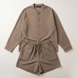 Ensemble assorti pour les vacances d'été pour homme, chemise boutonnée en tissu froissé avec short en lin, tenue décontractée en 2 pièces, plage, resort, voyage - Product Image 1