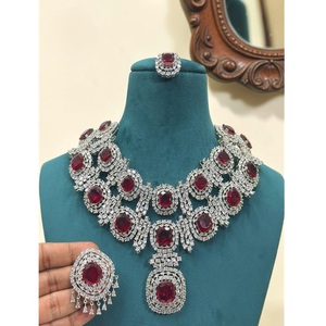 Ensemble collier et boucles d'oreilles en laiton plaqué argent de qualité supérieure chic, bijoux pour femmes, cadeau de mariage, de fiançailles ou de fête - Product Image 1