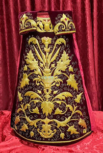 กระโปรงกำมะหยี่ปักลายพิเศษ Trousseau Mary Most Holy Queen สีทองอร่าม สำหรับงานเลี้ยงฉลองครบรอบ 25 ปี - Product Image 2