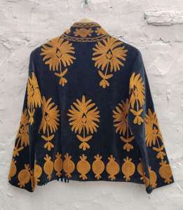 Veste Kimono d'hiver matelassée en coton brodé Suzani noir, faite main, style bohème, ethnique artisanale, vente en gros - Product Image 2