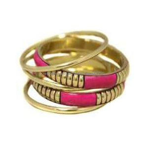 Conjunto de Brazaletes Modernos de Resina y Latón - Joyería Elegante y a la Moda para Mujer, para Uso Diario y de Fiesta, Accesorio de Regalo - Product Image 2