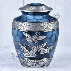 Urna de cremación de aluminio artesanal con hermoso acabado Un recuerdo conmemorativo moderno de Axiom Home Accents - Product Image 1
