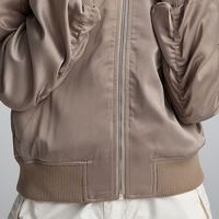 TOPEAK SPORTS, fabricant professionnel de vestes bomber pour femmes respirantes et écologiques, avec logo personnalisé et doublure en bambou.