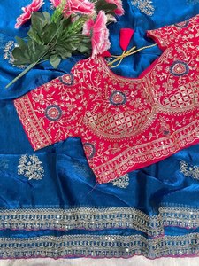 Sari de créateur Fendy en satin de soie brodé de sequins, avec travail Aari contrastant, entièrement cousu, pour mariage et soirée - Product Image 4