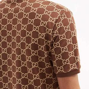 เสื้อโปโลชายปักโลโก้ตามสั่ง ผ้าฝ้าย 100% ขายส่งจำนวนมาก รับผลิตเสื้อโปโลแบบเรียบสำหรับผู้ชาย คุณภาพสูงจากผู้ผลิต - Product Image 6