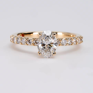 Bague de fiançailles minimaliste en or jaune 18K/14K/10K avec diamant de laboratoire ovale de luxe VVS Diam 1,00 carat et pavé de diamants - Product Image 1