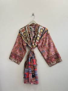 Robe kimono en soie douce et confortable, faite à la main, tenue de plage, robe courte - Product Image 4