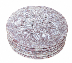 Ensemble de sous-verres en pierre ollaire faits à la main avec support – Sous-verres en pierre naturelle, cadeau de vaisselle décorative à texture marbrée - Product Image 3
