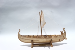 VIKING 30CM Maquette de voilier en bois faite à la main, personnalisée, objet de collection antique, thème océanique, pièce d'art autoportante, Ho Chi Minh City - Product Image 4