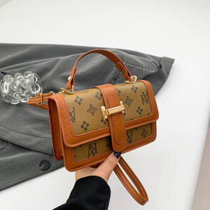 Hot Selling Famous Brand Women's High Quality PU Handbag with Custom Logo Vintage Fashion Style for Autumn and Winter Seasons - Product Image 4