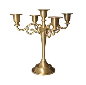 Chandelier en métal élégant à 5 bras, porte-bougie décoratif, centre de table, décoration d'intérieur - Product Image 1