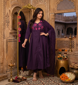 Traje Anarkali de Algodón Morado Bordado para Mujer, Corte Holgado, Largo hasta la Rodilla, Estilo Casual Tradicional de India y Pakistán, para Todas las Temporadas - Product Image 1