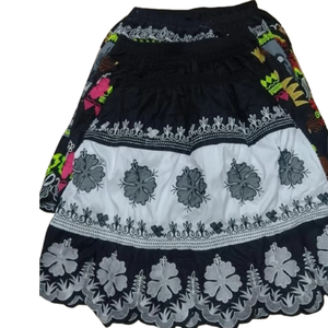Jupe Hawaïenne Mi-Longue Brodé(e) Unie de Haute Qualité 100% Polyester pour Femme – Dernier Design Micronésien Écologique - Product Image 3