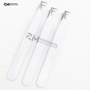 Pince à épiler pour cils RMI de qualité supérieure en acier inoxydable, marque privée, pointe coudée à 90 degrés, finition argentée et revêtement en poudre blanche - Product Image 2