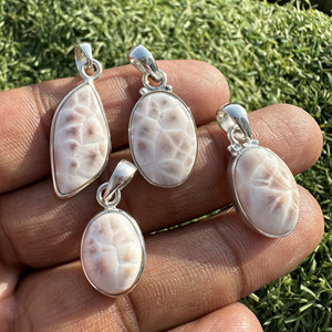 Collar con Colgante de Plata de Ley 925 con Larimar Rosa Natural y Thomsonita, Diseño Floral Único, Estilo Bohemio para Bodas, Venta al Por Mayor - Product Image 1