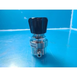 Alimentation électrique sans interruption YUTAKA ERSB-2000-3AWE, utilisée telle qu'elle est, pièces d'équipement semi-conducteur d'occasion - Product Image 1