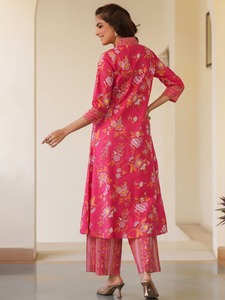 Ensemble Kurta Anarkali Premium pour Femme, Imprimé Botanique Rose Rani, Manches Trois-Quarts, Pantalon à Motifs, Décontracté et Festif - Product Image 2