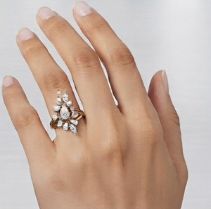 Bague de fiançailles classique pour femme en or rose 18 carats, taille poire avec pierres latérales, diamant de laboratoire certifié IGI, pour usage quotidien - Product Image 3