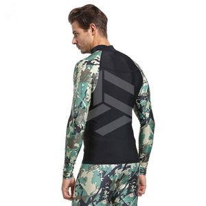 Camiseta de compresión de color liso con logo privado para hombre, ajustada, elástica, para entrenamiento, deportiva, fitness, camiseta de protección contra erupciones cutáneas para hombre - Product Image 3