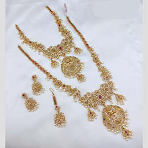 Conjunto de Collar Doble de Diseño con Baño de Oro, Piedra Pota y Perlas, Joyería Fina de Acero - Product Image 1