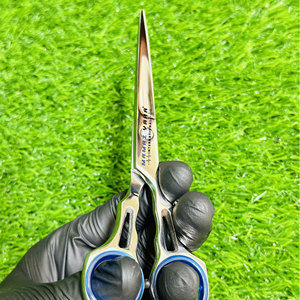 Tijeras de Peluquería Profesionales de Acero Inoxidable OEM de Primera Calidad con Cuchilla de Precisión Ultra Afilada para Uso en Salones de Belleza - Product Image 2