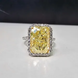Anillo de Compromiso con Diamante Amarillo Intenso de Corte Radiante de 6.3 Quilates, Cultivado en Laboratorio IGI, Oro de 14k - Product Image 2
