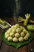 Nueces Orgánicas Tostadas y Saborizadas Makhana Wasabi Gourmet Saladas Picantes Saludables Semi-Suaves Snack India Paquete de 90 g