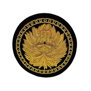 Badges brodés décoratifs à coudre de haute qualité avec motifs personnalisés, base en toile durable et détails en fil fin - Product Image 4