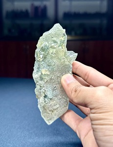 Exquisito Cristal de Cuarzo del Himalaya de 6 Pulgadas Hecho a Mano con Inclusiones de Clorita, Raro Cristal Samadhi para Coleccionistas - Product Image 2