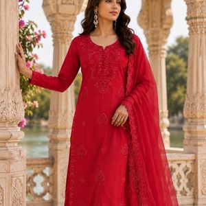 Ensemble haut en georgette brodé de sequins avec pantalon palazzo et dupatta à bordure en dentelle pour femme, idéal pour les mariages et les fêtes - Product Image 2