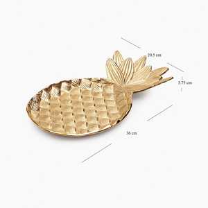 Bandeja Decorativa en Forma de Piña Chapada en Oro, Estilo Glamuroso, Diseño con Temática de Frutas, Pieza Única - Product Image 3