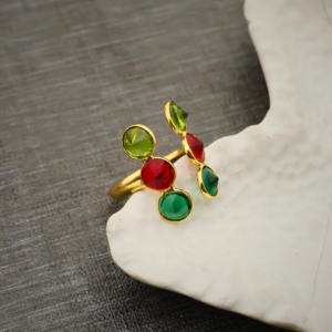 Anillo Chapado en Oro de 18k con Piedras Preciosas de Granate, Peridoto y Cuarzo Esmeralda - Product Image 1