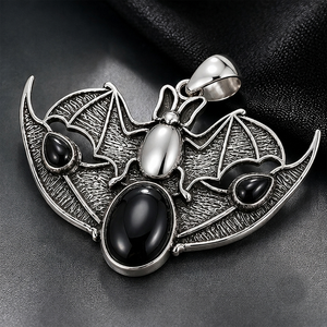 Colgante de murciélago ovalado de ónix negro alado, hecho a mano, chapado en oro/plata sobre latón, amuleto gótico de animal, collar llamativo bohemio, joyería - Product Image 6