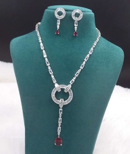 Conjunto de colgantes AD de moda Joyas Elegantes y ligeras para uso diario y de fiesta para mujeres y niñas de la India - Product Image 1