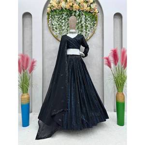 ชุดเลเฮนกาโชลีปักลายดีไซเนอร์ จอร์เจตต์ พร้อมผ้าคลุมไหล่สีดำ - Product Image 1