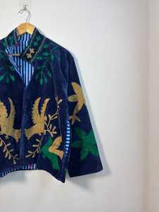 เสื้อแจ็คเก็ตปักลาย Suzani กำมะหยี่สไตล์โบฮีเมียนลายนกและเถาวัลย์ งานแฮนด์เมด เหมาะสำหรับเทศกาล เสื้อคลุมสำหรับผู้หญิงใส่เที่ยวฤดูหนาว - Product Image 5