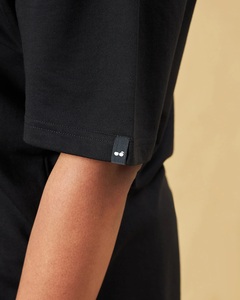 Camiseta extragrande con estampado gráfico de cuerda de saltar en negro azabache para mujer - Product Image 6