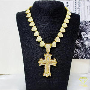 Colgante de Cruz de Diseño en Plata de Ley 925 con Moissanita y Acabado en Oro Amarillo, Joyería de Lujo Estilo Hip Hop - Product Image 5