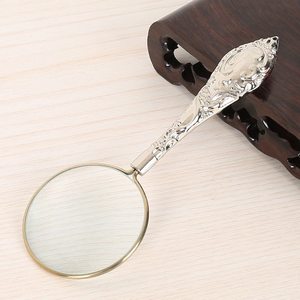 Loupe en métal au design moderne avec poignée à forte adhérence et lentille optique claire pour une utilisation polyvalente de lecture - Product Image 6