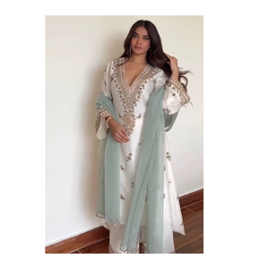 Conjunto de Lujo Especial para Eid de 3 Piezas: Palazzo con Dupatta y Bordado de Lentejuelas, Elegante Traje Tradicional Listo para Usar para Mujer - Product Image 1