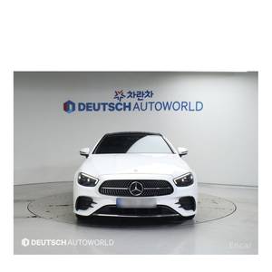 Mercedes-Benz Classe E E300d 4MATIC Coupé Modèle Juillet 2023 23 512 km Diesel Boîte de vitesses automatique Sièges en cuir Volant à gauche - Product Image 3