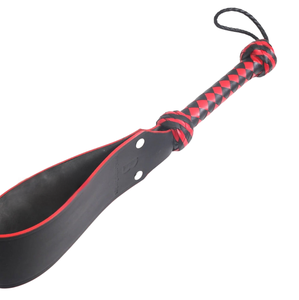 Pagaie en cuir avec poignée tressée rouge et noire pour un impact équilibré - Product Image 3