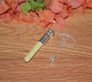 Péndulo de Metal chapado en plata con lápiz de serpentina, 5 anillos Isis, péndulo de Metal - Product Image 1