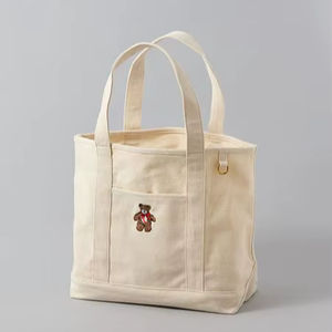 Bolsas de lona de algodón gruesas y resistentes personalizadas con bolsillo frontal bordado con un oso, bolso pequeño para damas, para el almuerzo diario y compras. - Product Image 1