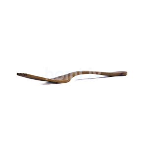 Fourchette à salade géante en bois d'acajou massif, artisanale, naturelle et durable, pour la cuisine et la table - Product Image 2