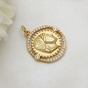 Collier ras du cou en argent sterling S925 plaqué or avec micro-pavé de zircon, pendentif délicat style rustique Reine Roi Roière - Product Image 3