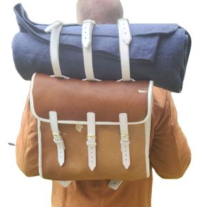 Sac à dos Napoléonien, sac à dos colonial du 18ème et 19ème siècles, reconstitution historique, époque française, sac à dos en cuir de vache utilisé pour les reconstitutions historiques - Product Image 1