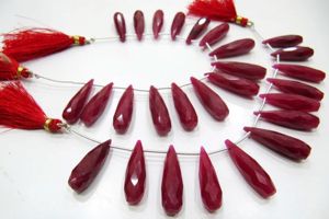 EMINENT JEWEL N ARTS Cuentas facetadas de rubí en forma de lágrima larga tipo briolette, aproximadamente 1 pulgada, se venden por hebra de 8 pulgadas de largo, Rajasthan - Product Image 3